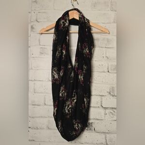 Black Skull & Rose Infinity Scarf – Gothic Floral Print Boho Punk Vibe